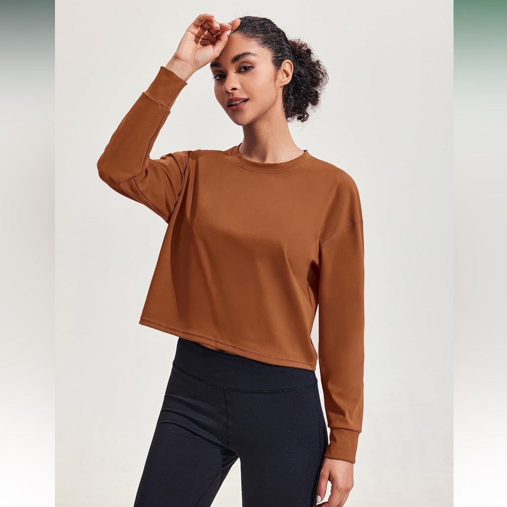 NWT Cropped Long Sleeve Workout Top - size M